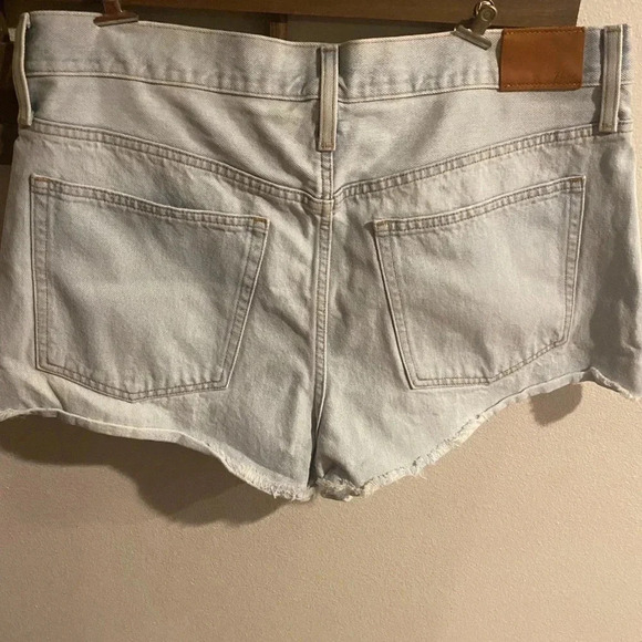 J. Crew relaxed shorts light wash color size 32 - Picture 2 of 6